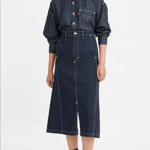 LEVI'S RED WOMEN'S LOW-RISE TWISTED SLIM BLUE DENIM SKIRT SIZE MEDIUM